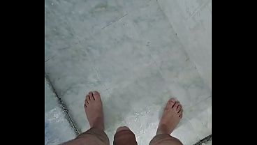 Play MP4 - MIJANDO NO BANHO