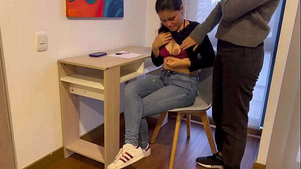 Play MP4 - Quiero follarme a la ni&ntilde;era&comma; me tiene caliente el co&ntilde;o&excl;&excl;