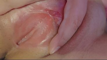 Cute amateur girl fingering her pussy CLOSE UP