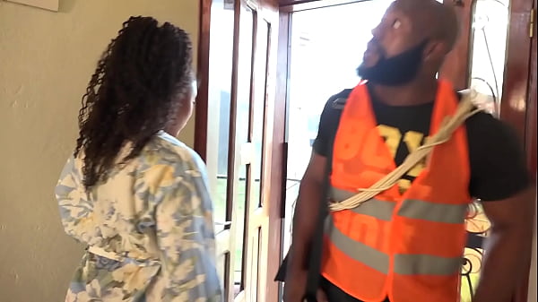 Nonton Mon R&eacute;parateur T&eacute;l&eacute; M'a Rendu Folle De D&eacute;sir Avec Sa Bite Noire Il M'a D&eacute;foncer La Chatte. Veuillez Vous Abonner thumbnail