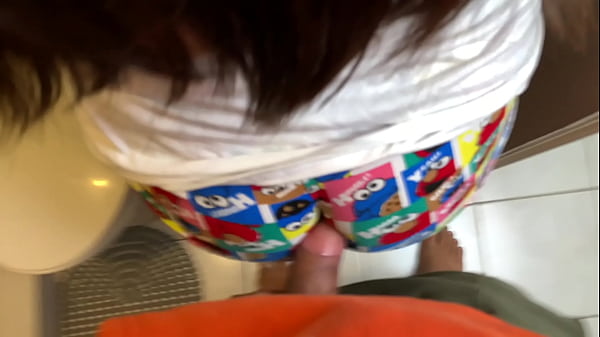 Play MP4 - Hermanastro no me la metas por el culo me duele mucho &vert; mi hermanastro entra al ba&ntilde;o mientras me cepillo los dientes y me exita mucho sentir su pene duro &vert; buenos dialogos