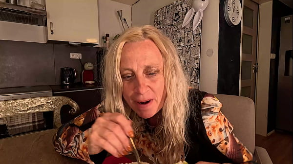 self fistedto orgasm at lunchtime