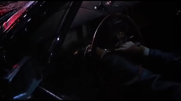 Yolanda Julien follada en un coche