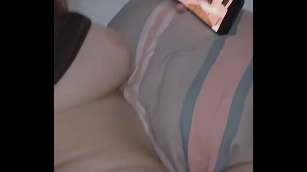 Play MP4 - ENCUENTRO A MI HERMANASTRA VIENDO PORNO Y PARA QUE NO LE DIGA A NUETROS PADRES ME DEJA FOLLARLA