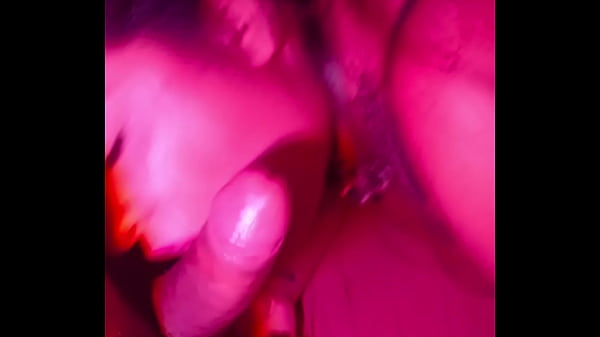 Vestida de oncinha a gostosa fode muito 