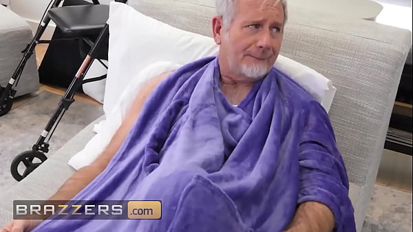 Play MP4 - Old Guy Jay Crew Is Lucky To Have His Fuck Buddy Katie Morgan & His Nurse Sharing His Hard Dick - BRAZZERS