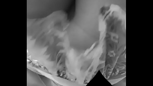 Debaixo da saia Fabioeanaes hotwife exibicionista sem calcinha no shopping 