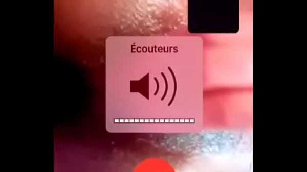 Une autre pétasse camerounaiseme montre sa chatte en_appel vidéo