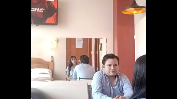 Play MP4 - La tecnica de salud quer&iacute;a ascender y ser una profesional en el rubro&comma; pero necesitaba pasar la prueba mas intensa entregar el chochito y el culo a su director para sostenerla en sus labores&comma; no le costo trabajo abrir el chochito y comerse un pollo