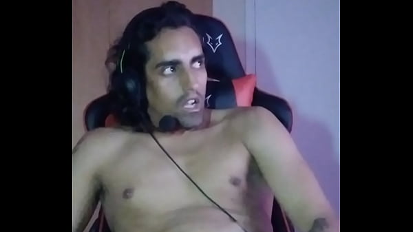 Play MP4 - Batendo uma vendo porno no PC