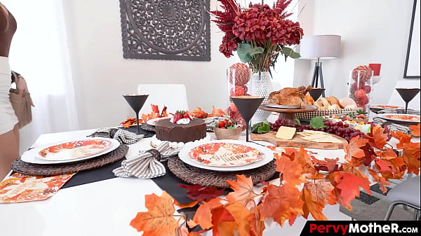 Cock addict stepmom gets dessesperates after the lunch