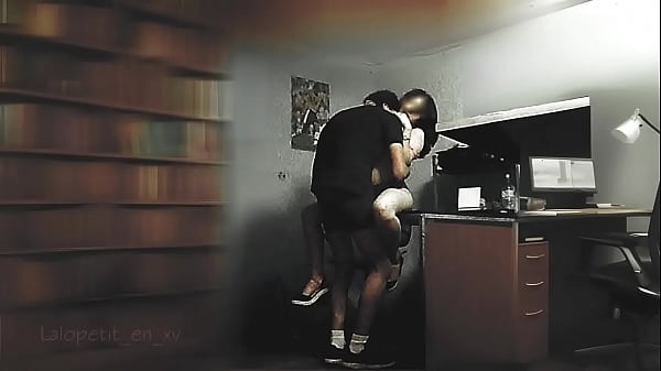 Play MP4 - Perd&iacute; una apuesta con mis amigas y tuve que cogerme al nerd del sal&oacute;n&period; Qu&eacute; rico me meti&oacute; su verga&excl;&excl;&excl;&excl;&excl;