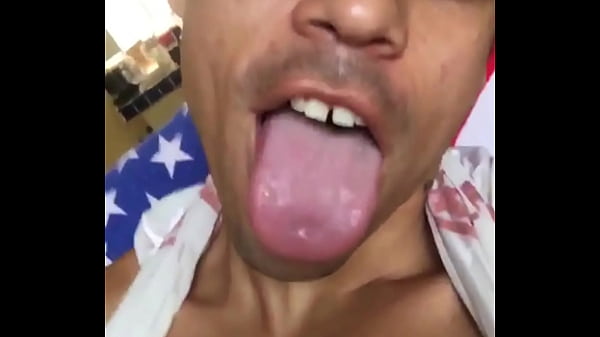 Play MP4 - Alejandro Castillo em punheta especial para M&uacute;sculo Duro