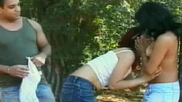 Threesome fuck outdoor 