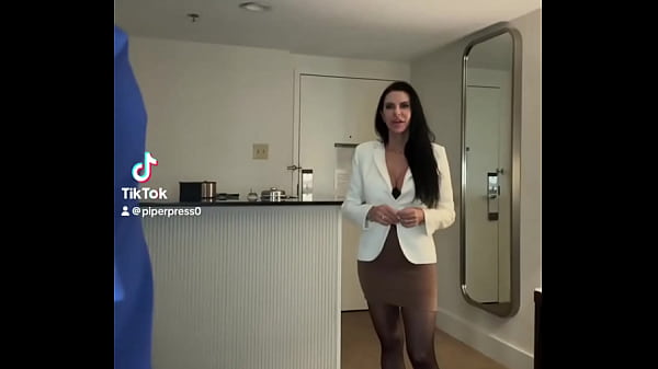 Nonton Doctor Refuses Shift... Until The Boss Steps In. #bossmom #piperpress thumbnail