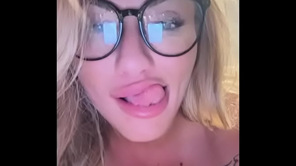 Nonton Mommys Packages Need To Be Protected thumbnail