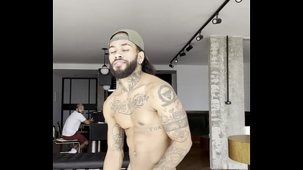 Play MP4 - mostrando o meu pau grande na frente do meu amigo