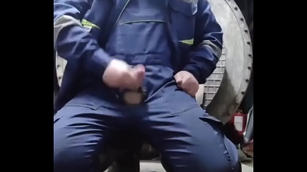 Нежная и неспешная мастурбация русского гея! 