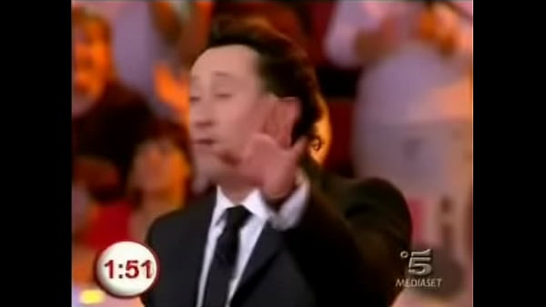 Another hot lady takes part in the indoor surfing game on buono domenica which inevitibly leads to upskirts and downblouse moments 