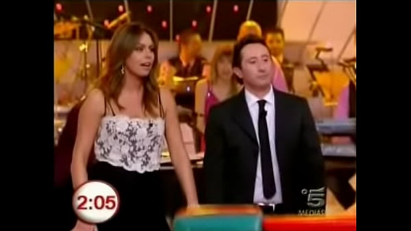 Nonton Another Hot Lady Takes Part In The Indoor Surfing Game On Buono Domenica Which Inevitibly Leads To Upskirts And Downblouse Moments thumbnail