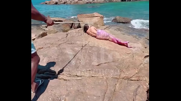 Sereia japonesa entra na pica 