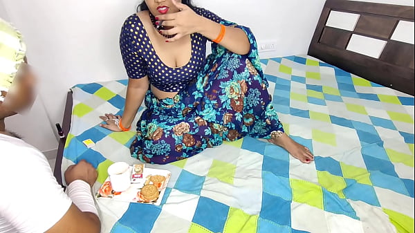 कोमल नेअपने नौकर रामु_काका को सिगरेट पिलाकर उनसे चुदाई कर डाली