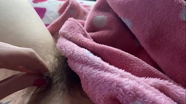 Play MP4 - Monster clitoris in the jungle