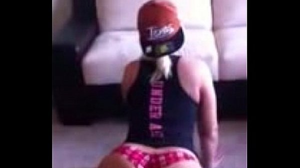 Nonton Naughty Blonde White Teen With A Great Ass Shows Off Her Twerking Skils thumbnail