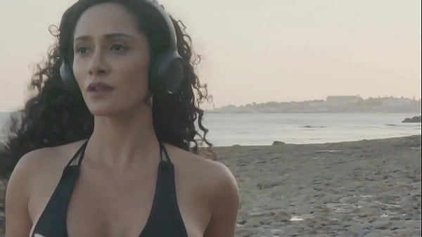 Nonton Estava Andando Pela Praia Quando Um Neg&atilde;o Me Derrubou E Me Levou Pra Casa Pra Foder Minha Bucetinha Completo No Sheer/red thumbnail