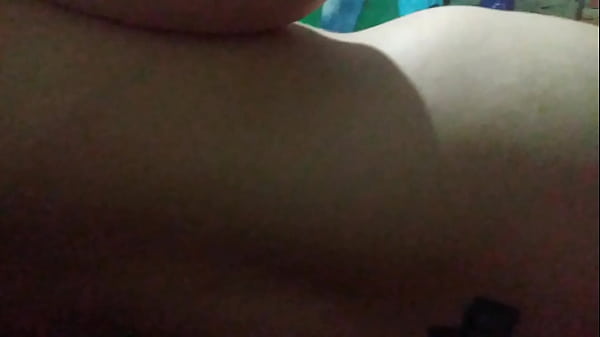 Loira safadinha gosta de mama 