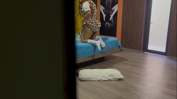 Nonton Llego A Casa Y Encuentro A Mi Hijastra Nalgona Rompiendose El Culo Con Un Jueguete Y Me Masturbo Hasta Eyacular Escuchando Sus Gemidos. thumbnail