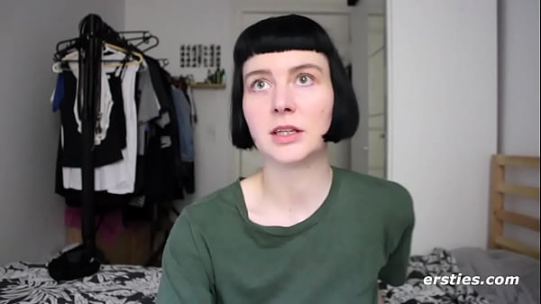 Play MP4 - Delphine Lubes Up Her Dildo For Action