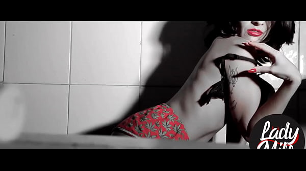 Especial Para Admiradores De Corpos thumbnail