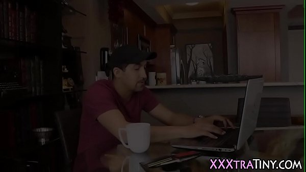 Nonton Throating Tiny Teen Rides thumbnail