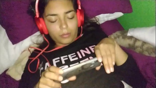 Play MP4 - I have sex with a girl who likes to watch porn while being penetrated