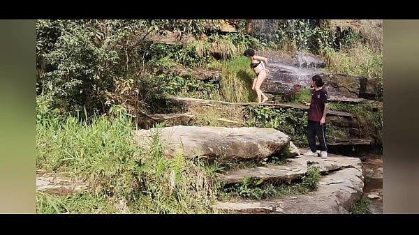 Trilha cachoeira e muito sexo em p&uacute;blico 