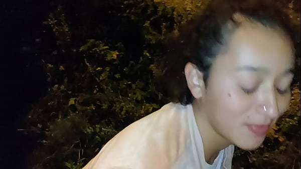 Follando a mi vecina en la calle publico al aire libre
