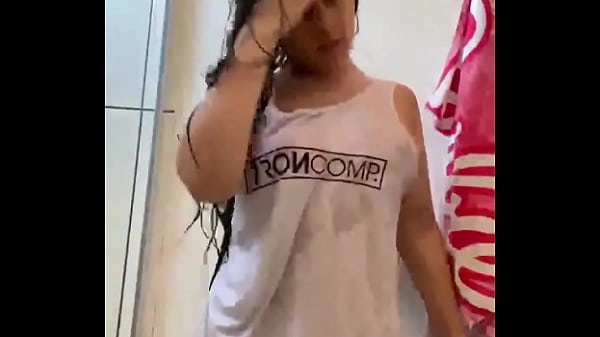 Play MP4 - Masturbando