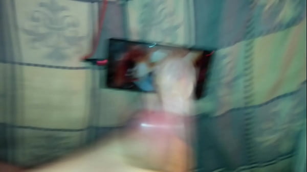 Adrian Jabłoński trzepie swojego zarośniętego kutasa w kondona, kt&oacute;rego używa z własnym  bratem Kamilem! 