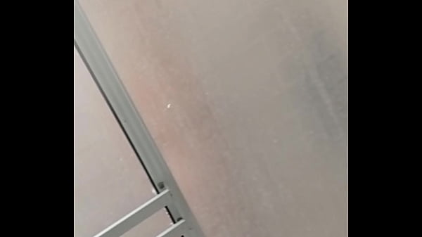 Nonton Grabandolo Mientras Se Ducha Y El No Sabe thumbnail