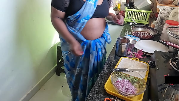 Play MP4 - flashing and jerking infront of maid swathi in kitchen