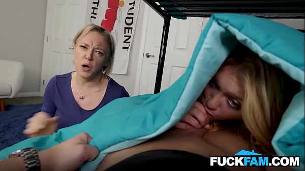 Fucking in_the Backseat While Stepmom Not Watching_Dee Williams Penelope Snaps Joshua Lewis