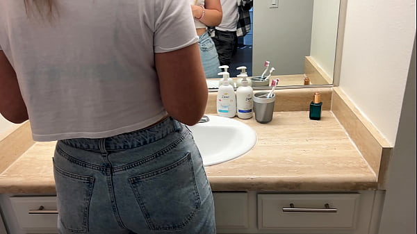 Play MP4 - Paid Pretty Babe For A Quickie