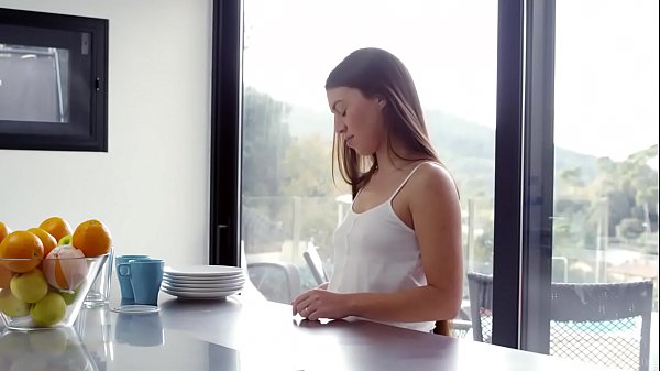 Play MP4 - Tiffany Doll eats Victoria Puppy's pussy