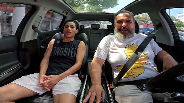 Play MP4 - Menino com buceta entra na carona