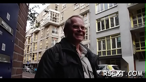 Sexy blackhooker_sucks a_white large poleand gets lickedhard