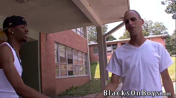 Play MP4 - Pee Wee Goes To Town On A Black Cock