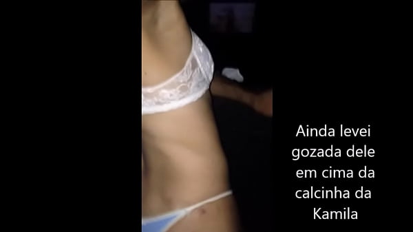 Casado de calcinha eu brincando com um ativo com a calcinha asa delta azul com bolinhas branca 