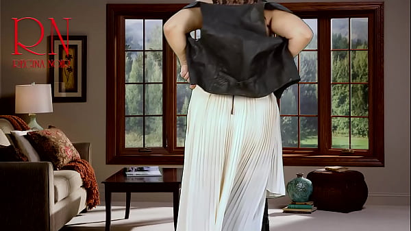 Naked bitch shows striptease in the house fuck that maid