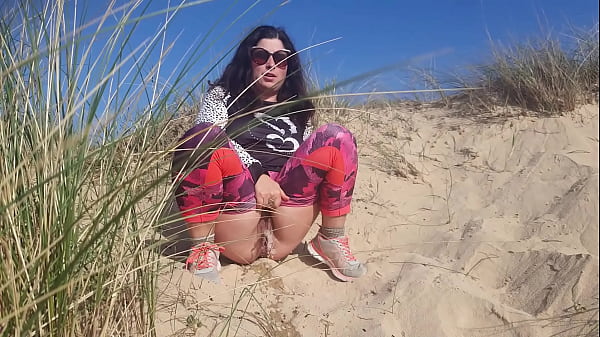 Play MP4 - Sexy Girl Pissing Compilation part 1